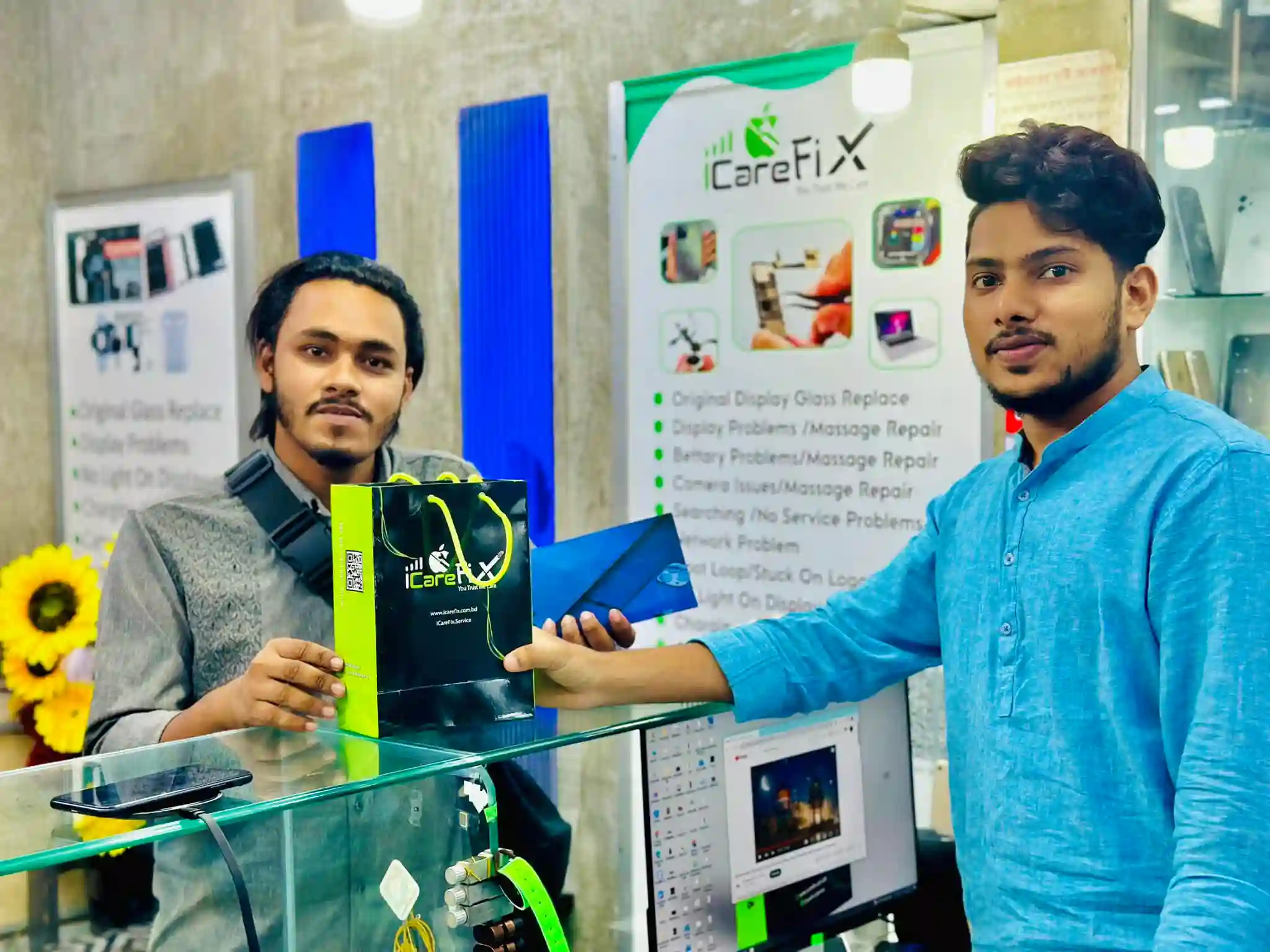 iCareFix product display and premium gadget collection